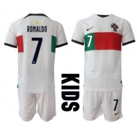 Portugal Cristiano Ronaldo #7 Udebane Trøje Børn VM 2022 Kortærmet (+ Korte bukser)